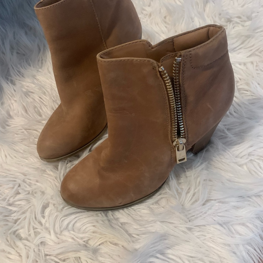 Ladies Aldo ankle boot